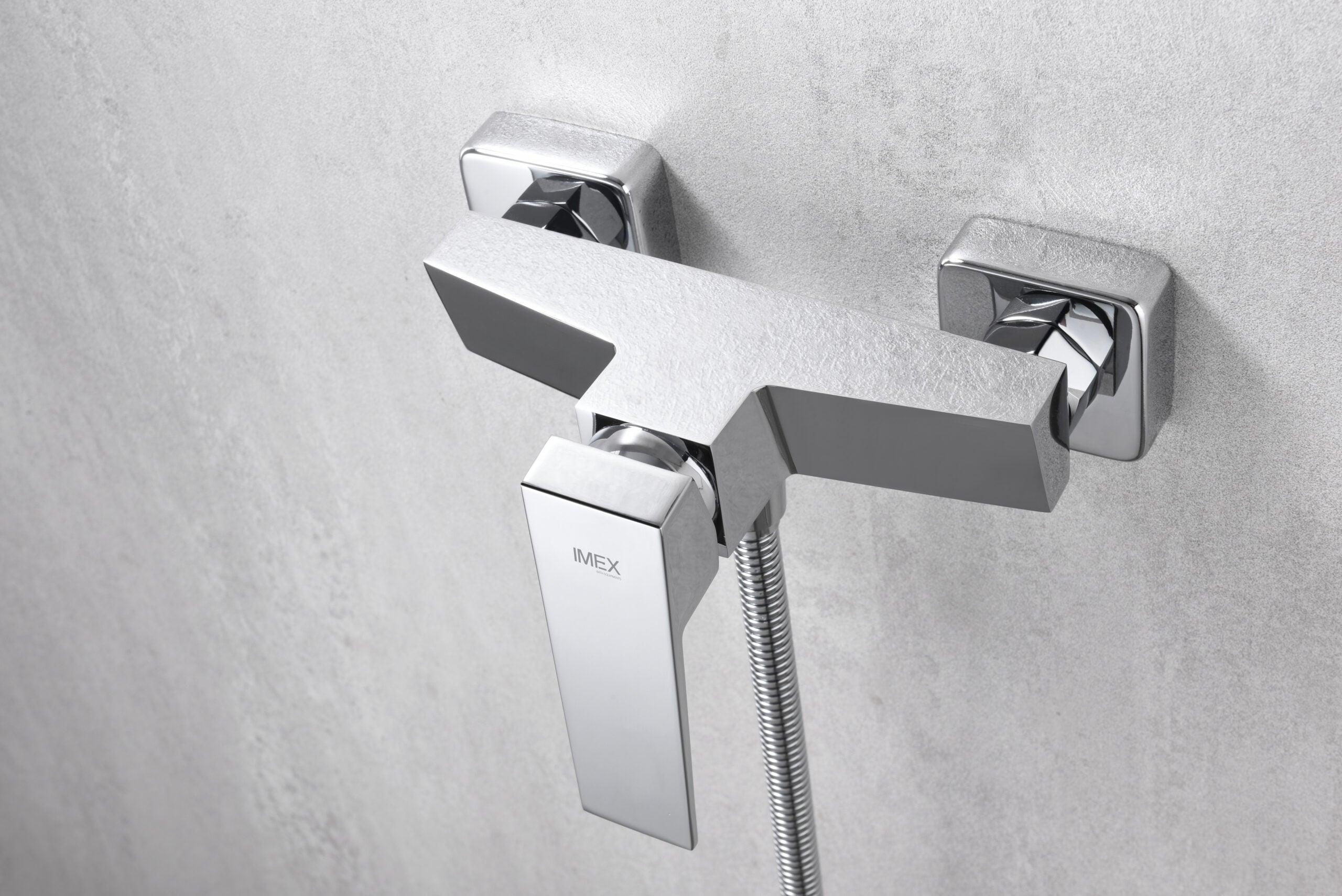 Chrome Single-Lever Shower Kit Modern Brass Design, mixer detail