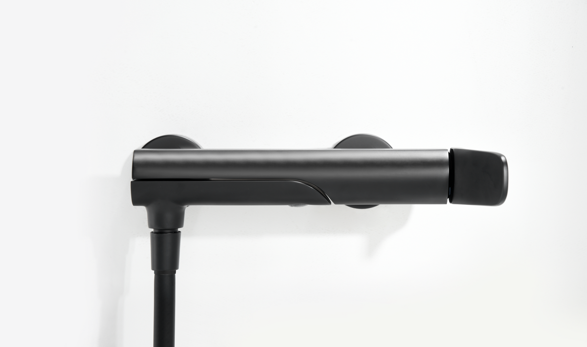 Matte Black Single Handle Shower Kit Modern Design, mixer detail