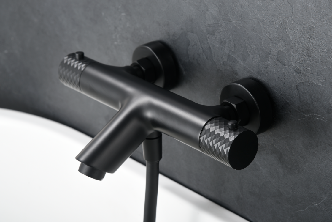 Matte Black Thermostatic Shower Bath Kit, mixer detail