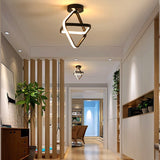 Moderne LED-Lampe mit Fernbedienung